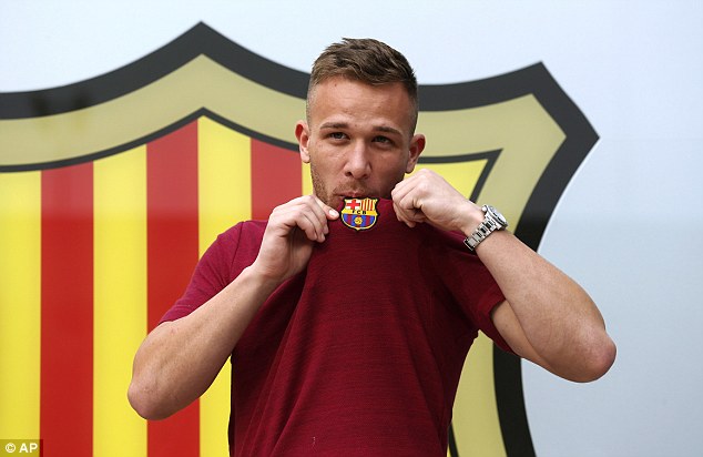 Artur oficjalnie dołączył do Barcelony